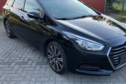 Hyundai i40 176.000 km 6.500 &euro; Husum 25813
