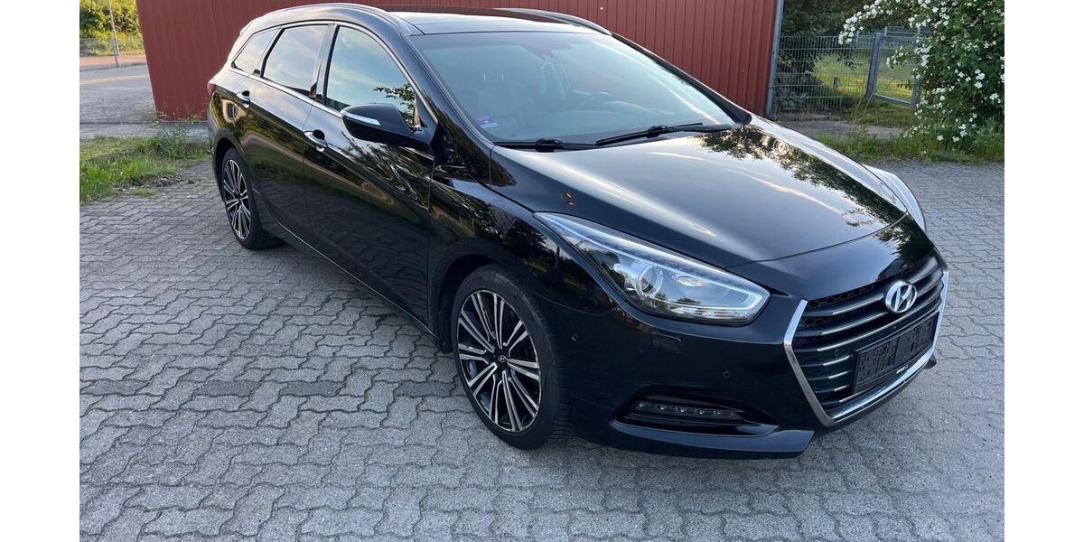 Hyundai i40 176.000 km 6.500 &euro; Husum 25813