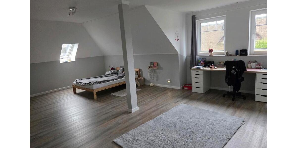 Einfamilienhaus Stapel - 7 Zimmer, 220 m&sup2;, 1.400&euro; | Angebot:25607090