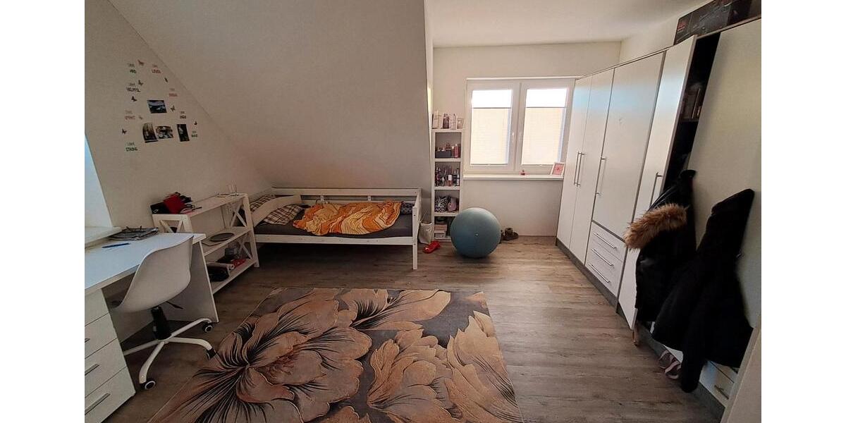 Doppelhaushälfte Langenhorn - 5 Zimmer, 140 m&sup2;, 1.500&euro; | Angebot:25978872