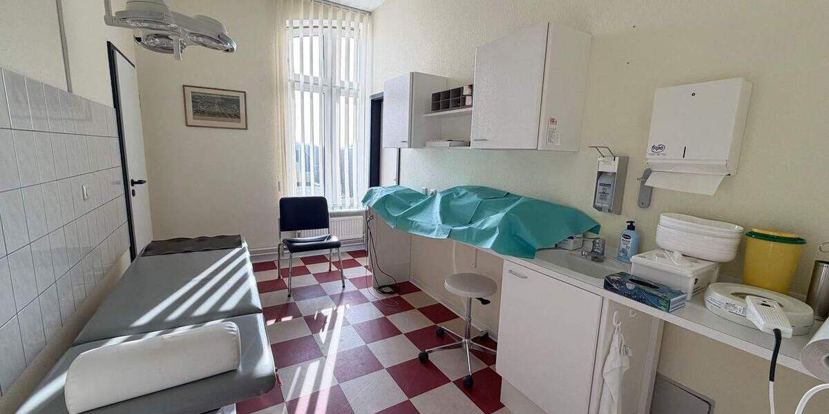 Gewerbeobjekt Husum - 1 Zimmer, 209 m&sup2;, 1.400&euro; | Angebot:25748693