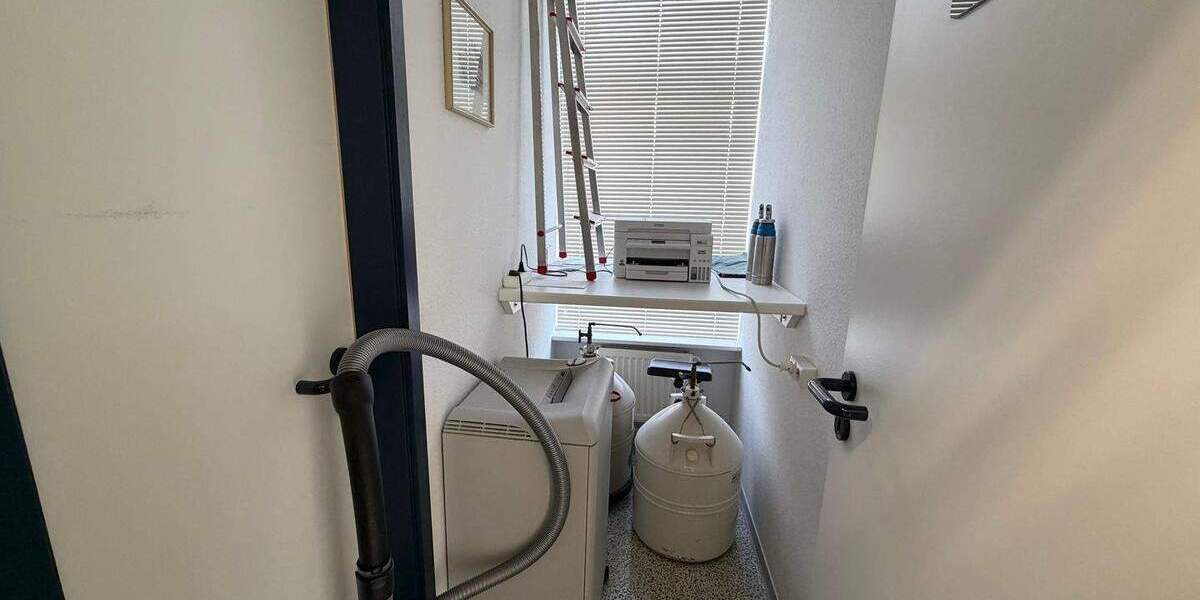 Gewerbeobjekt Husum - 1 Zimmer, 209 m&sup2;, 1.400&euro; | Angebot:25748693