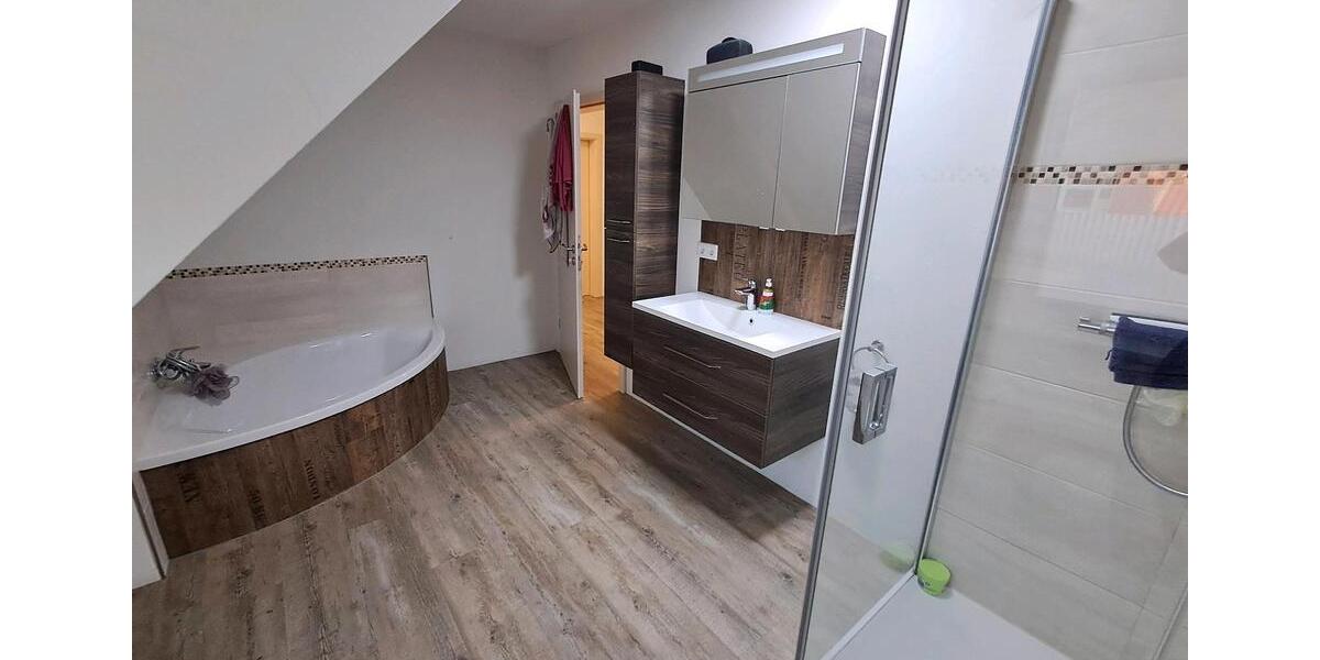 Doppelhaushälfte Langenhorn - 5 Zimmer, 140 m&sup2;, 1.500&euro; | Angebot:25978872