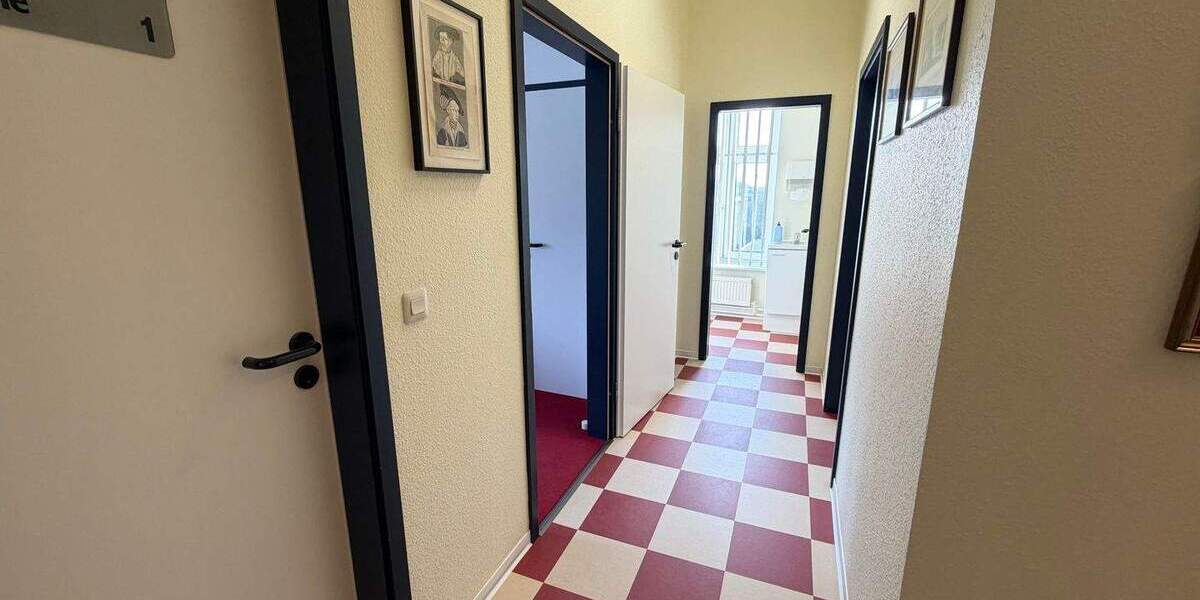 Gewerbeobjekt Husum - 1 Zimmer, 209 m&sup2;, 1.400&euro; | Angebot:25748693