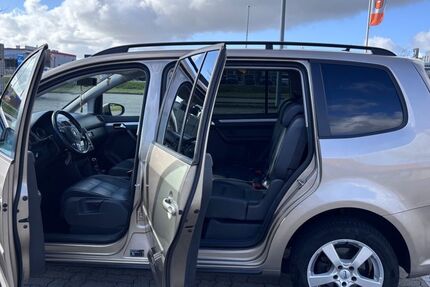 VW Touran 210.000 km 9.290 &euro; Husum 25813