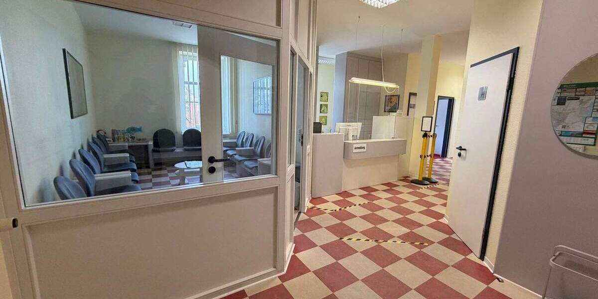 Gewerbeobjekt Husum - 1 Zimmer, 209 m&sup2;, 1.400&euro; | Angebot:25748693