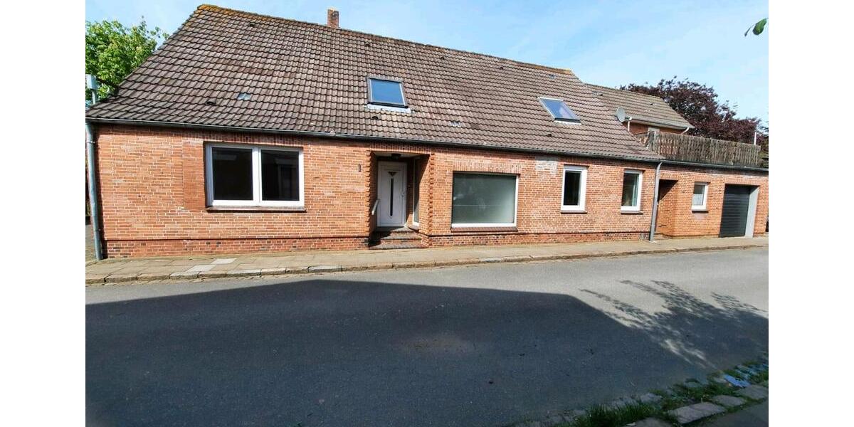 Einfamilienhaus Lunden - 7.5 Zimmer, 240 m&sup2;, 125.000&euro; | Angebot:26707695