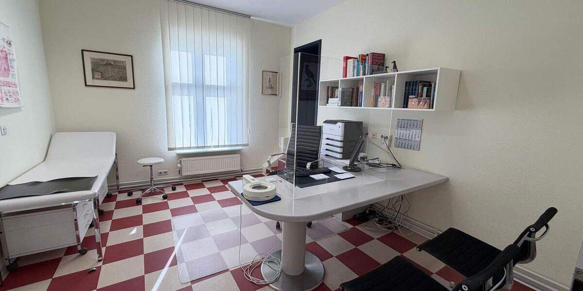 Gewerbeobjekt Husum - 1 Zimmer, 209 m&sup2;, 1.400&euro; | Angebot:25748693