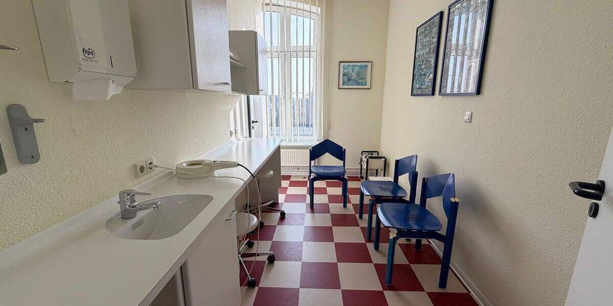 Gewerbeobjekt Husum - 1 Zimmer, 209 m&sup2;, 1.400&euro; | Angebot:25748693