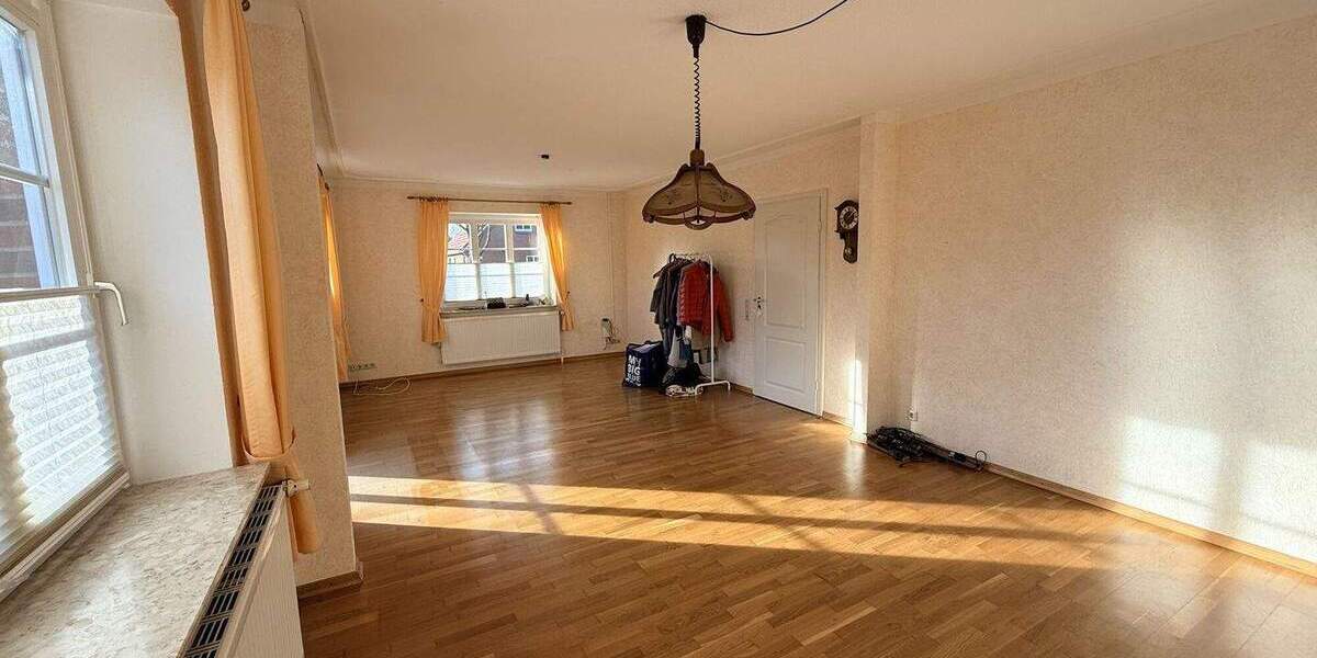 Einfamilienhaus Langenhorn - 8 Zimmer, 200 m&sup2;, 389.000&euro; | Angebot:25740802