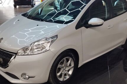 Peugeot 208 43.495 km 7.495 &euro; Husum 25813