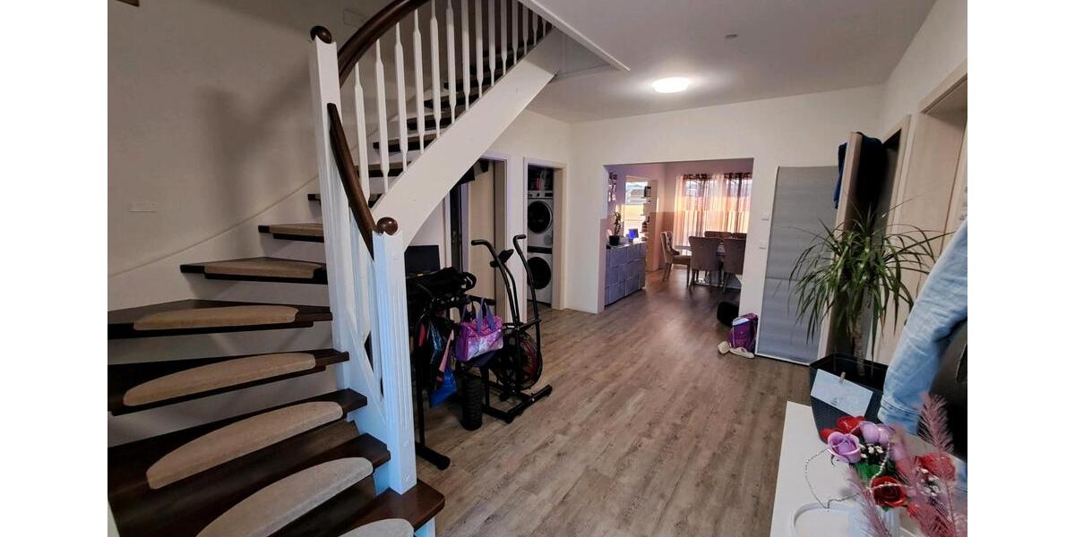 Doppelhaushälfte Langenhorn - 5 Zimmer, 140 m&sup2;, 1.500&euro; | Angebot:25978872