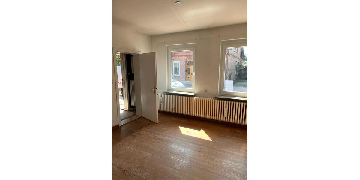 Einfamilienhaus Schwabstedt - 8 Zimmer, 200 m&sup2;, 270.000&euro; | Angebot:26977125