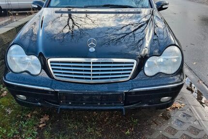 Mercedes-Benz C 200 298.000 km 750 &euro; Hollingstedt 24876