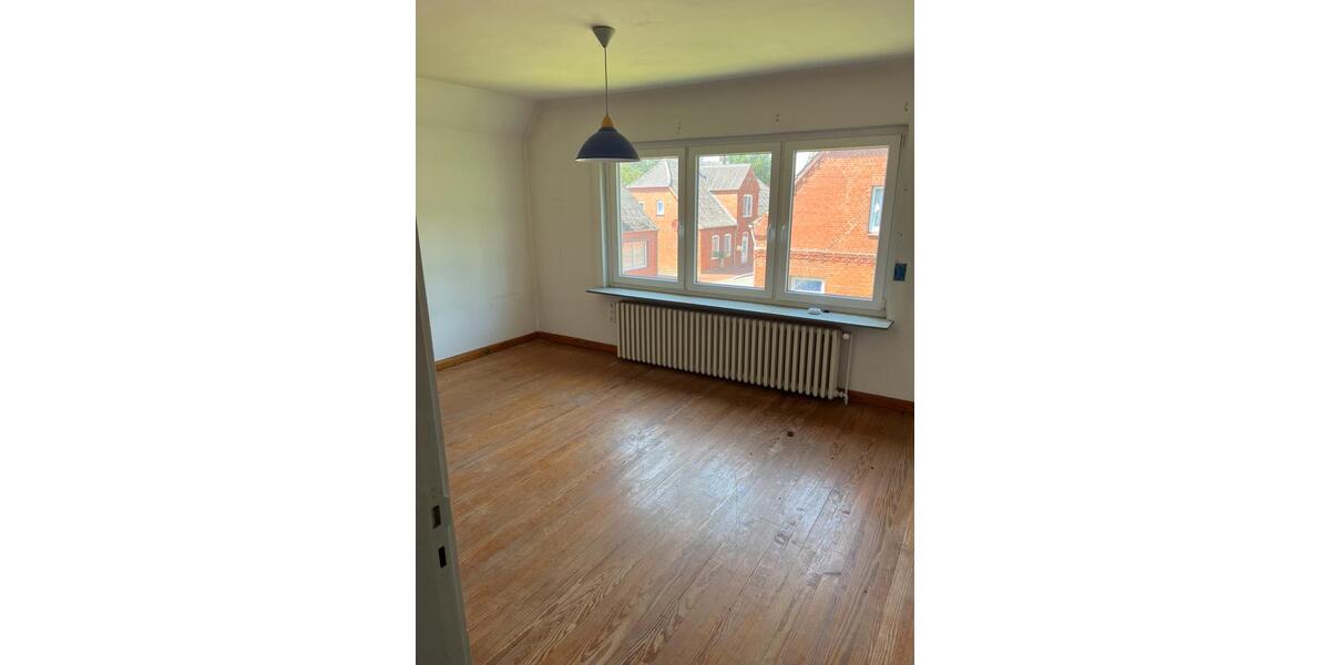 Einfamilienhaus Schwabstedt - 8 Zimmer, 200 m&sup2;, 270.000&euro; | Angebot:26946645