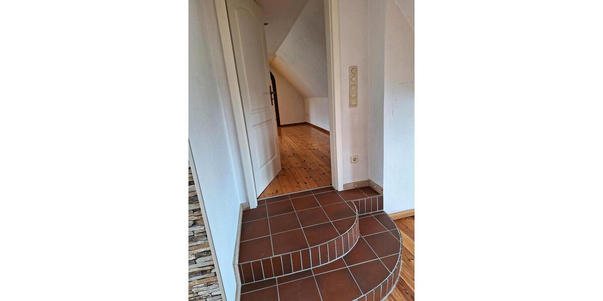 Dachgeschoßwohnung Schwabstedt - 3 Zimmer, 120 m&sup2;, 835&euro; | Angebot:25974181