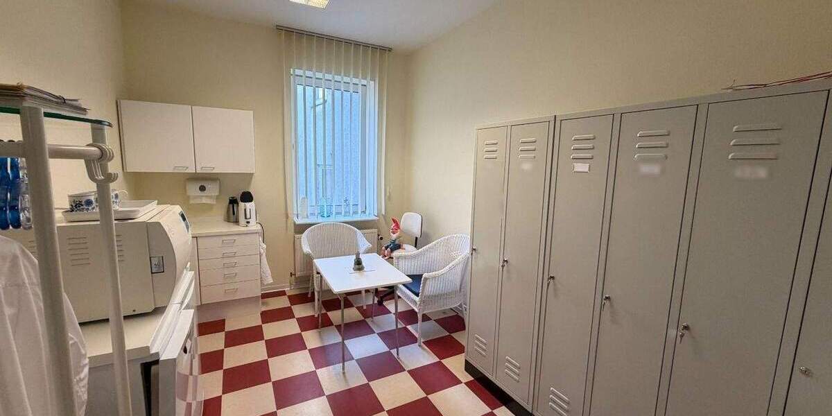 Gewerbeobjekt Husum - 1 Zimmer, 209 m&sup2;, 1.400&euro; | Angebot:25748693