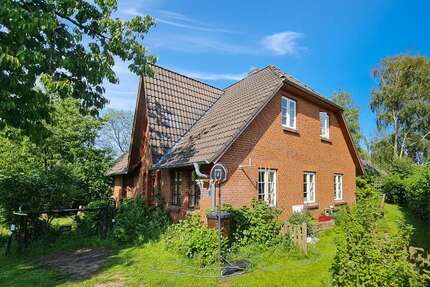 Haus Hattstedt - 7 Zimmer, 257 m&sup2;, 450.000&euro; | Angebot:26202058